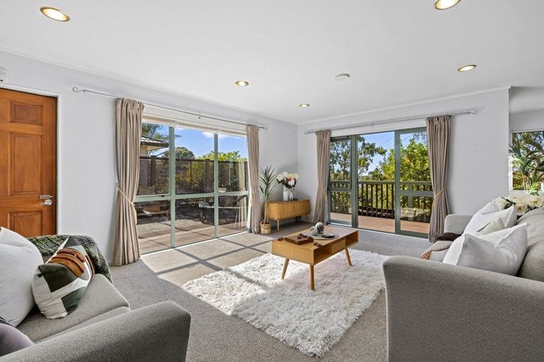 Photo of property in 2/18 Edgeworth Road, Glenfield, Auckland, 0629