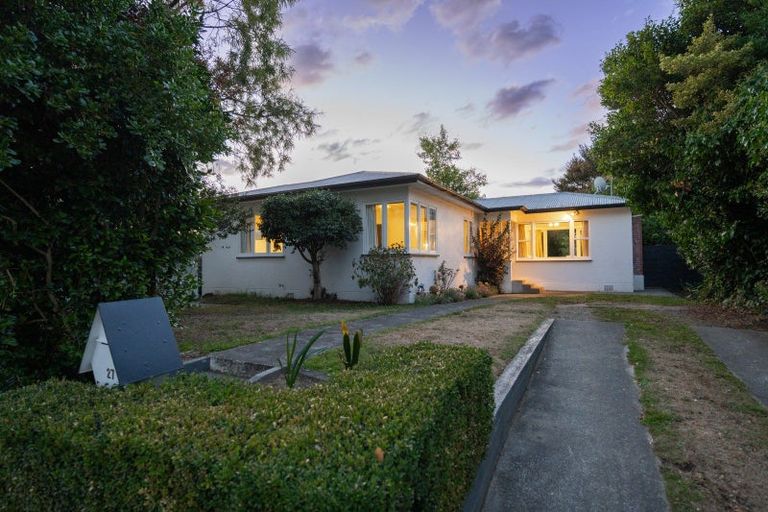 Photo of property in 27 Winston Avenue, Hokowhitu, Palmerston North, 4410
