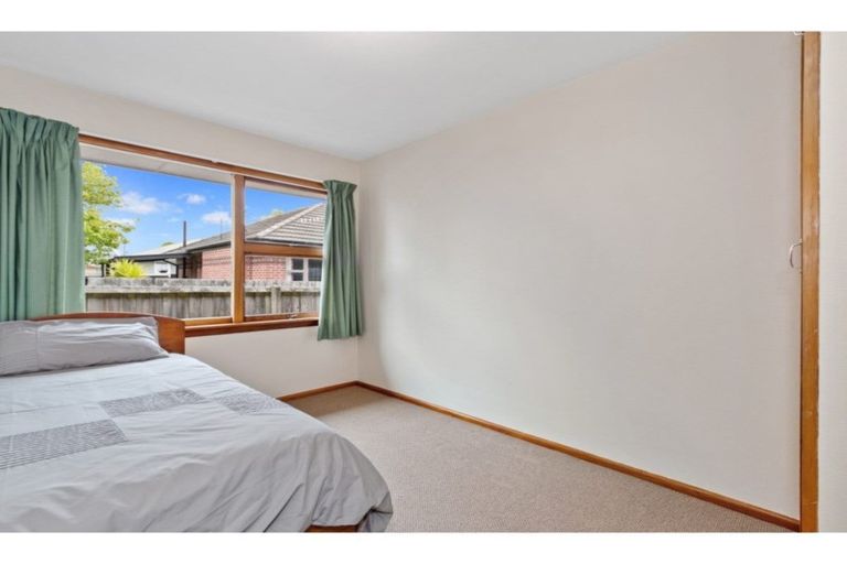 Photo of property in 2/120a Wainoni Road, Avondale, Christchurch, 8061