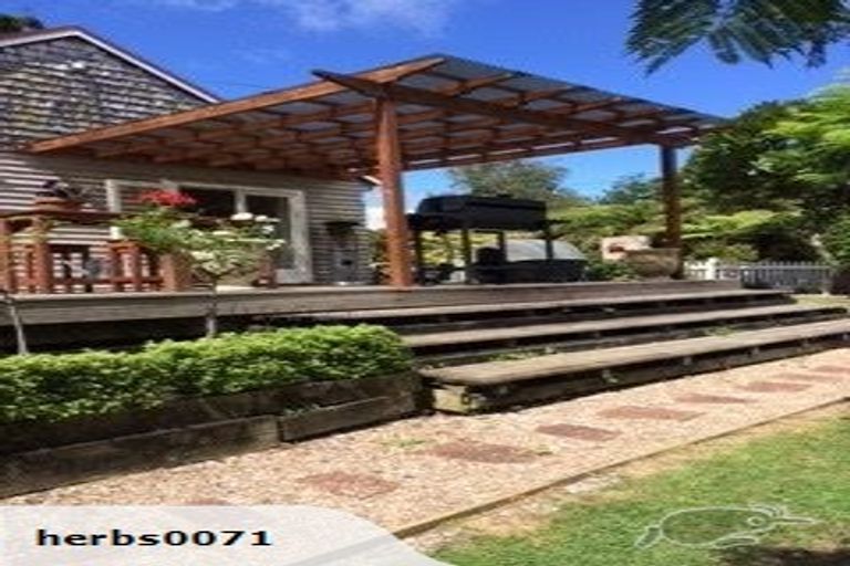 Photo of property in 5 Grovelands Way, Titirangi, Auckland, 0604