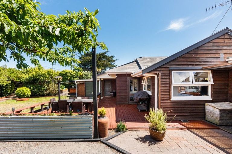 Photo of property in 11 Koura Street, Tangimoana, 4822