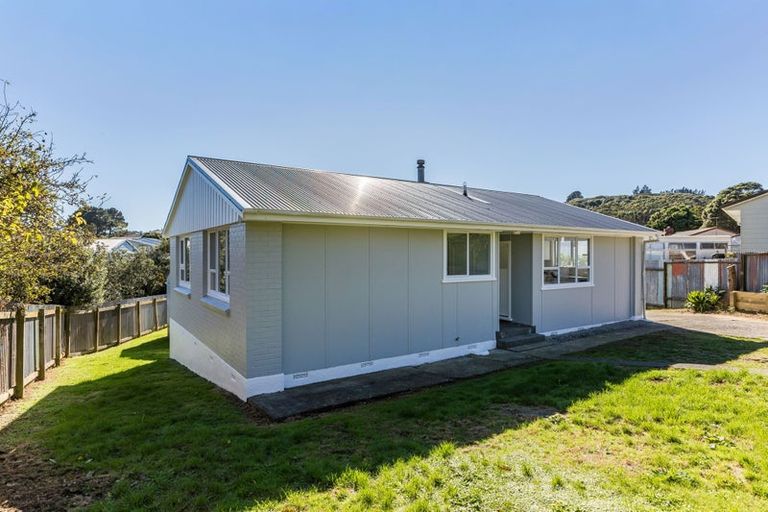 Photo of property in 25 Loongana Street, Waitangirua, Porirua, 5024