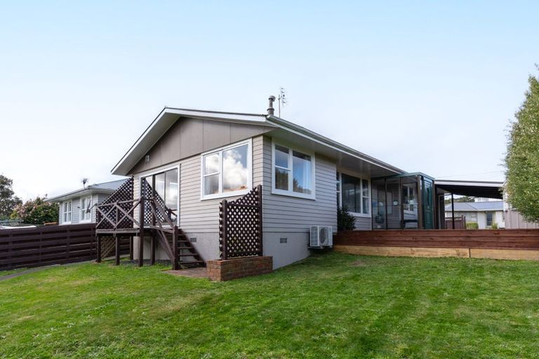 Photo of property in 33 Lynda Avenue, Paparangi, Wellington, 6037