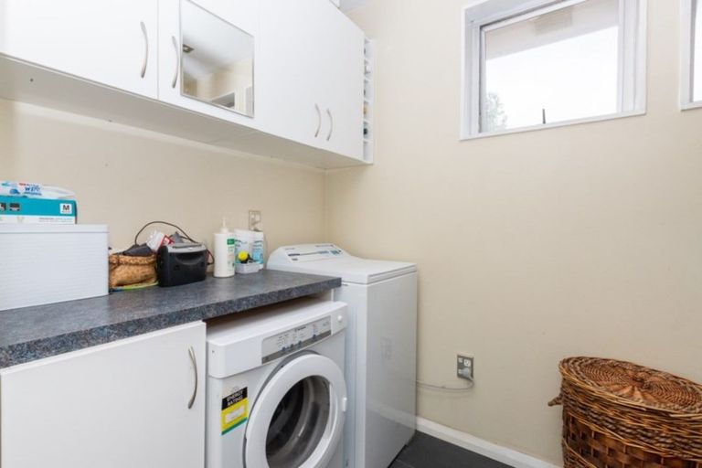 Photo of property in 49 Oakley Crescent, Hornby, Christchurch, 8042