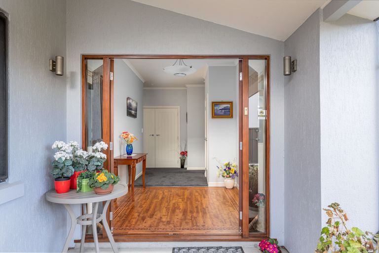 Photo of property in 6 Spruce Close, Alexandra, 9320