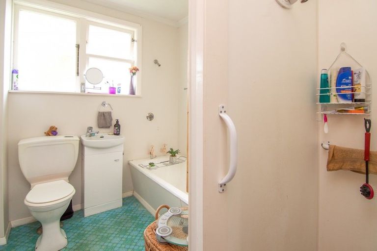 Photo of property in 10 Belfast Place, Roslyn, Palmerston North, 4414