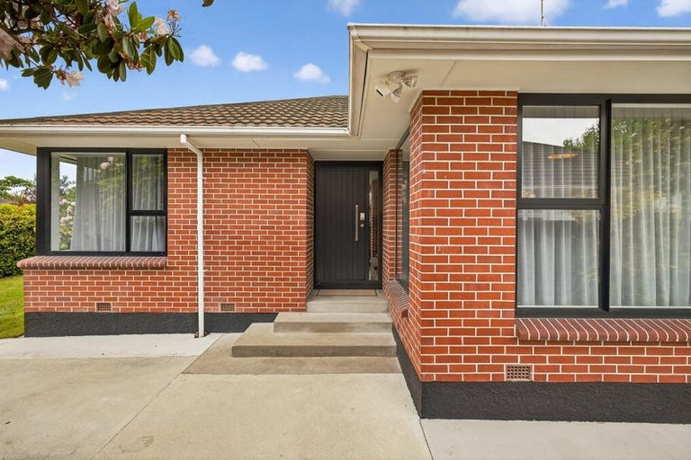 Photo of property in 15 Oakfield Street, Burnside, Christchurch, 8053