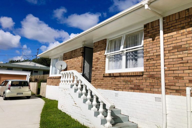 Photo of property in 2/8 Anne Road, Hillcrest, Auckland, 0627