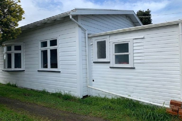 Photo of property in 32 Ngahina Street, Marton, 4710