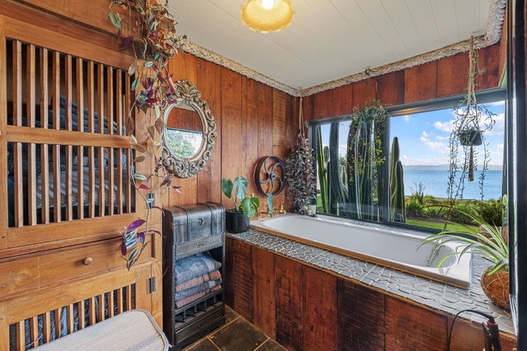 Photo of property in 1736 East Coast Road, Whakatiwai, Miranda, 2473