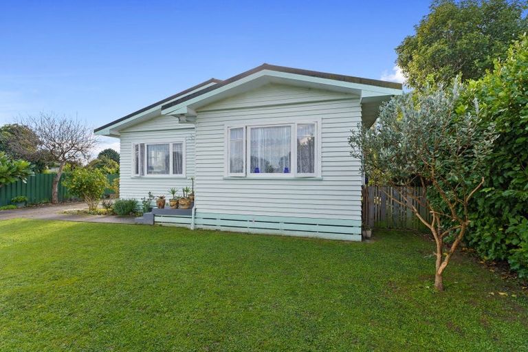 Photo of property in 38 Kirk Street, Otaki, 5512