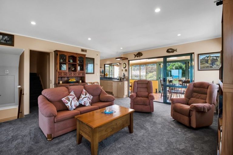 Photo of property in 9 Aria Terrace, Mokau, 4376