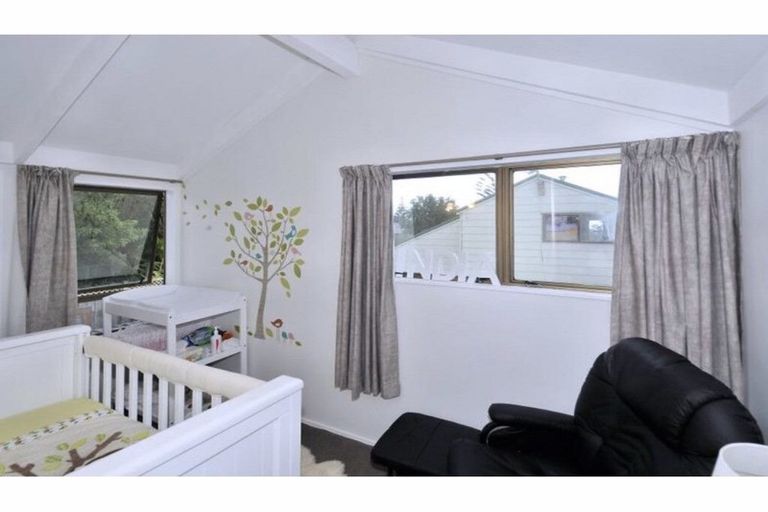 Photo of property in 2/2 Ceramco Place, Torbay, Auckland, 0630