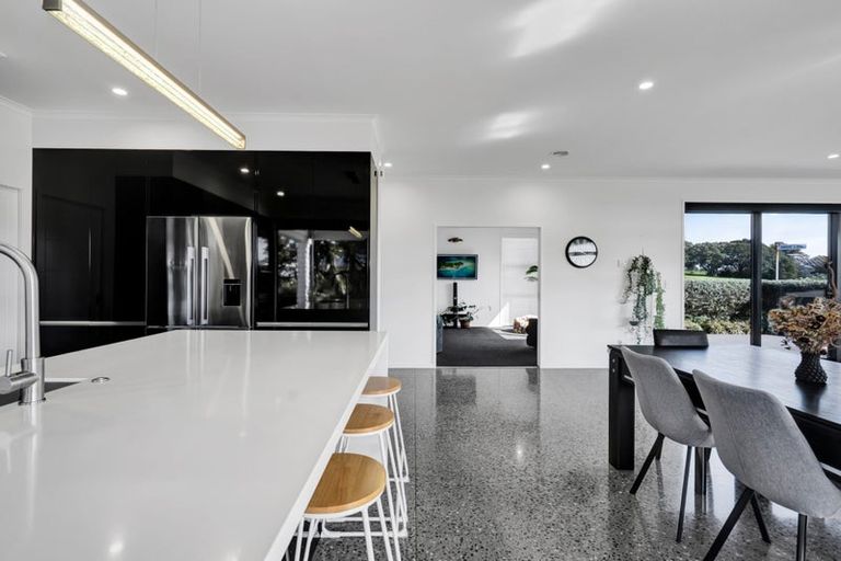 Photo of property in 6 Pebble Beach Court, Waiwhakaiho, New Plymouth, 4312