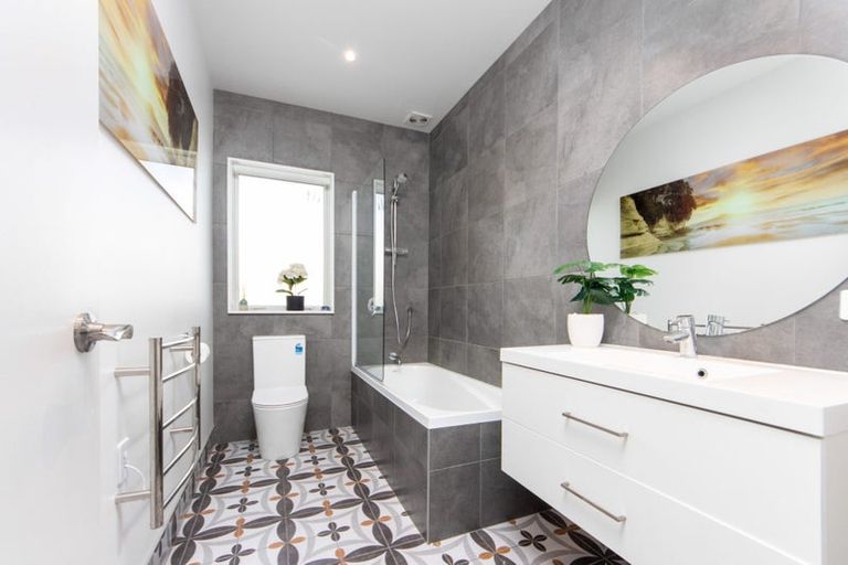 Photo of property in 2 Morus Road, Massey, Auckland, 0614