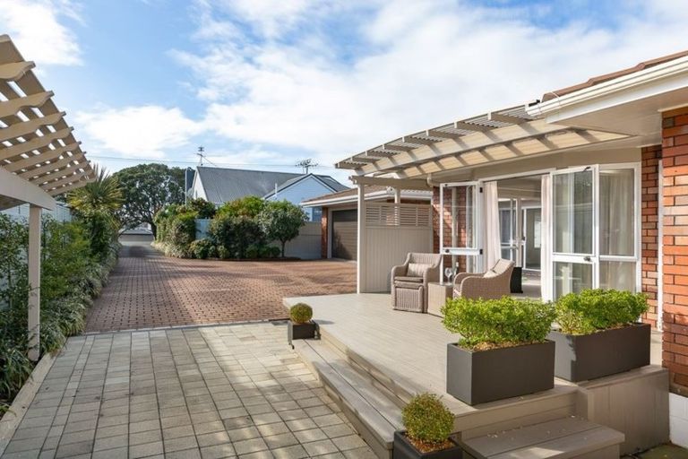 Photo of property in 2/38 East Coast Road, Milford, Auckland, 0620