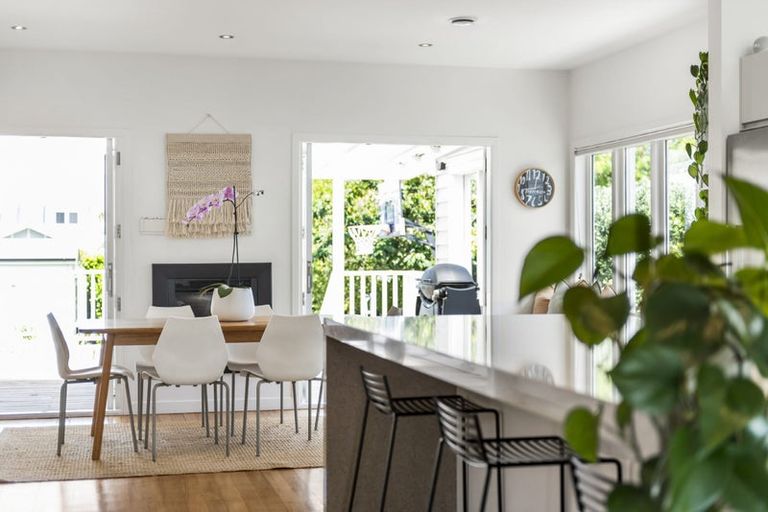 Photo of property in 165 Vauxhall Road, Narrow Neck, Auckland, 0624