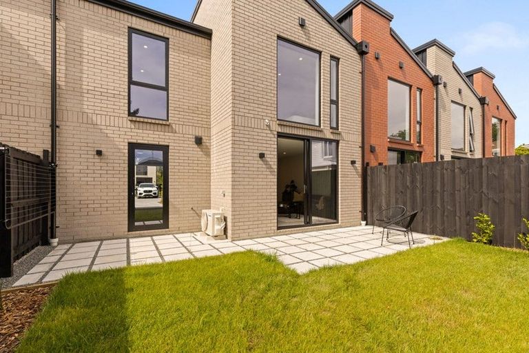 Photo of property in 4/90 Holly Road, St Albans, Christchurch, 8014