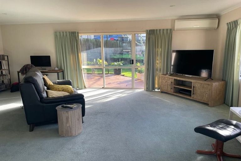 Photo of property in 20 Kath Hopper Drive, Orewa, 0931