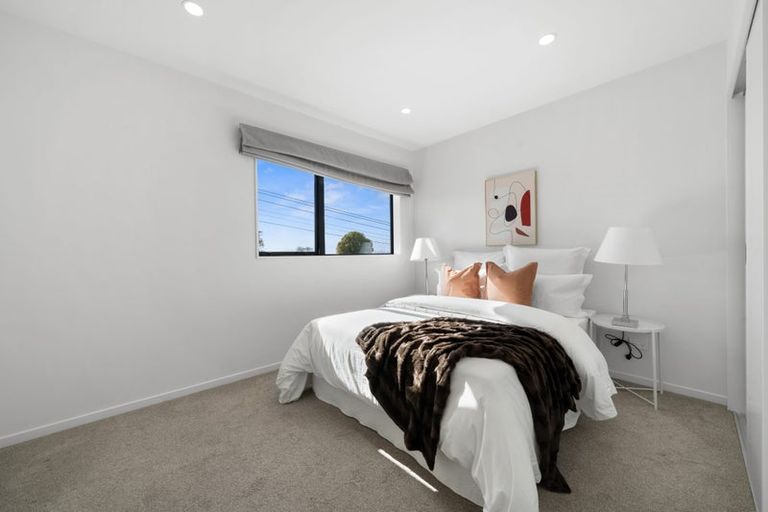 Photo of property in 1b Valron Road, Te Atatu South, Auckland, 0602