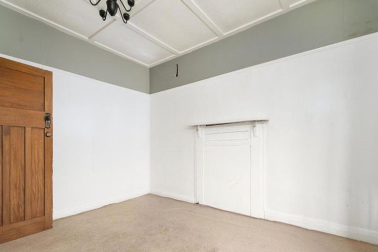 Photo of property in 190 Newlands Road, Newlands, Wellington, 6037