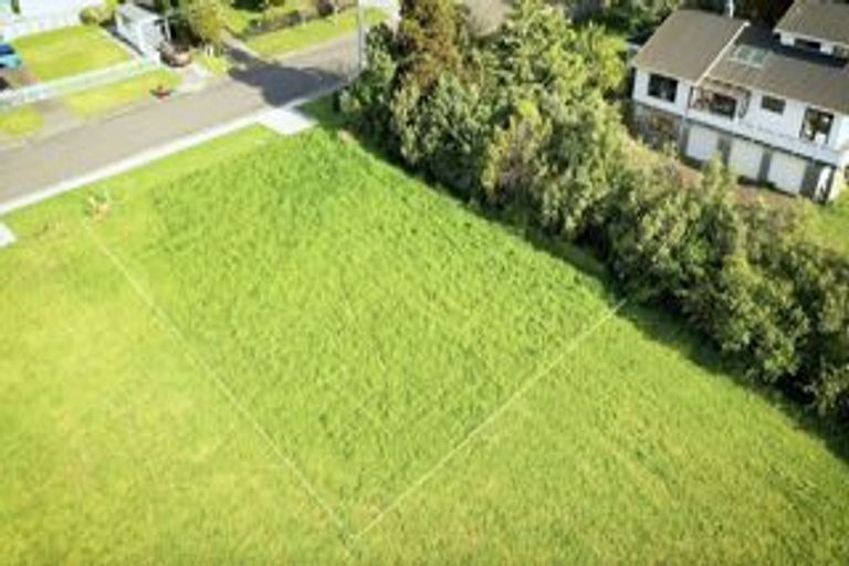 Photo of property in 28 Huia Street, Waikanae, 5036