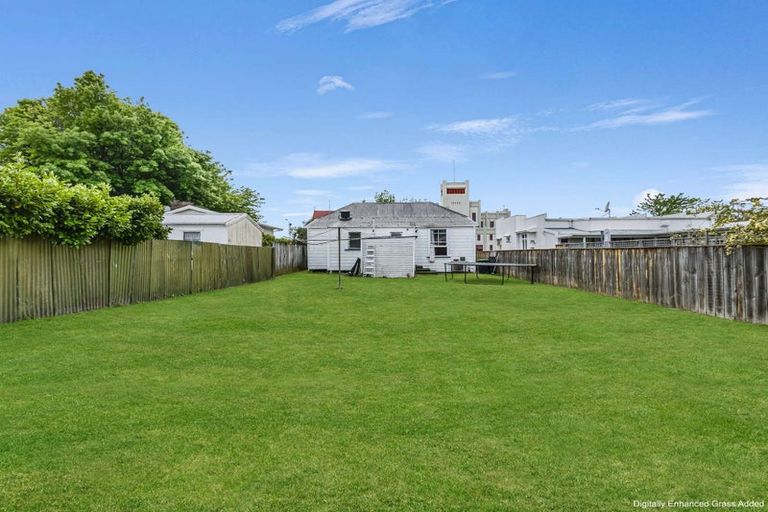 Photo of property in 208 Lyndon Road West, Hastings, 4122