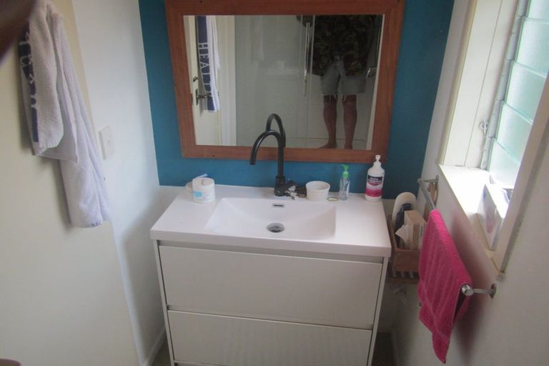 Photo of property in 207 Vipond Road, Stanmore Bay, Whangaparaoa, 0932