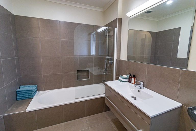 Photo of property in 1 Collier Place, Saint Johns Hill, Whanganui, 4501