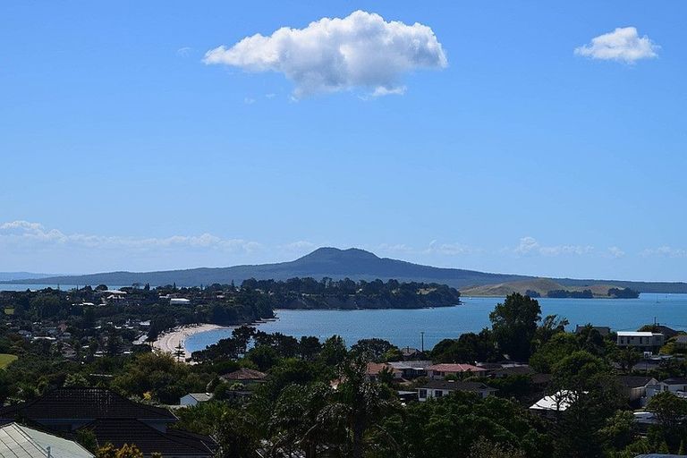 Photo of property in 1/134 Bleakhouse Road, Mellons Bay, Auckland, 2014