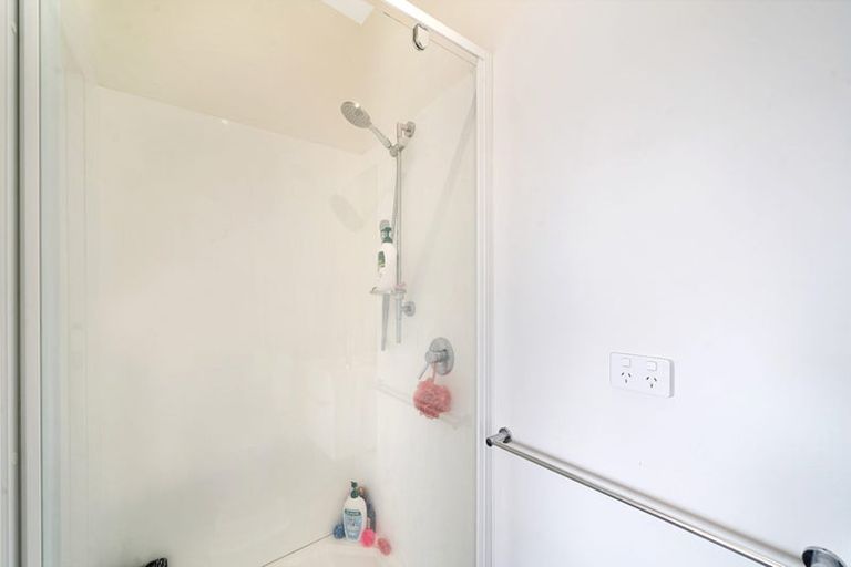 Photo of property in 4337c Great North Road, Glendene, Auckland, 0602