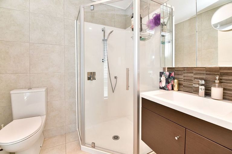 Photo of property in 119 Waldorf Crescent, Orewa, 0931