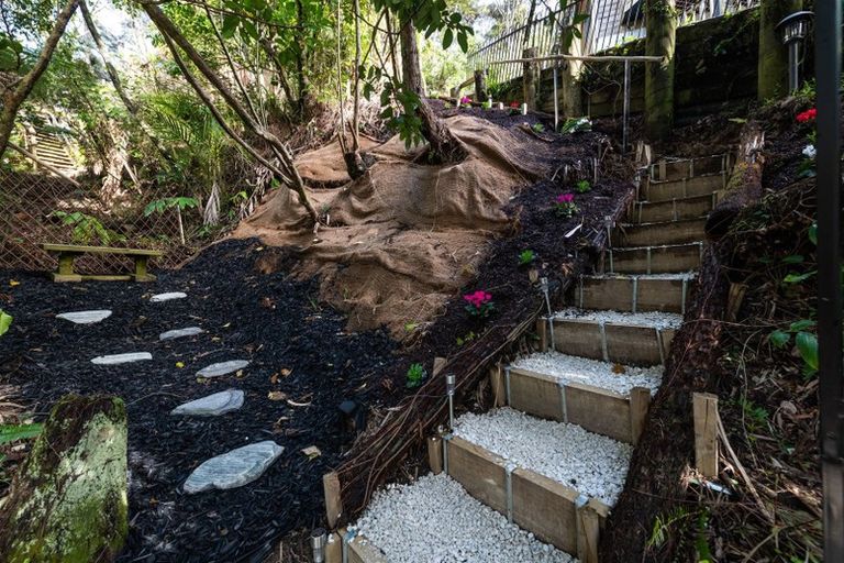 Photo of property in 30 Wood Bay Road, Titirangi, Auckland, 0604