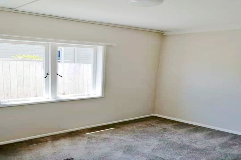 Photo of property in 76 Browns Bay Road, Rothesay Bay, Auckland, 0630