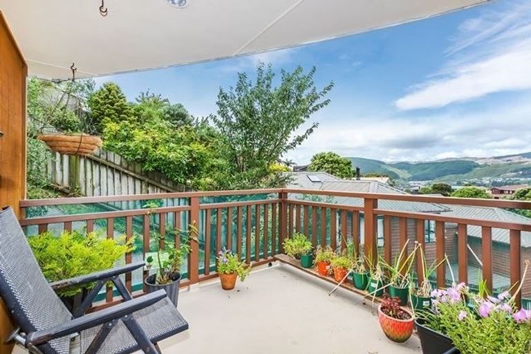Photo of property in 8a Cullen Place, Tawa, Wellington, 5028