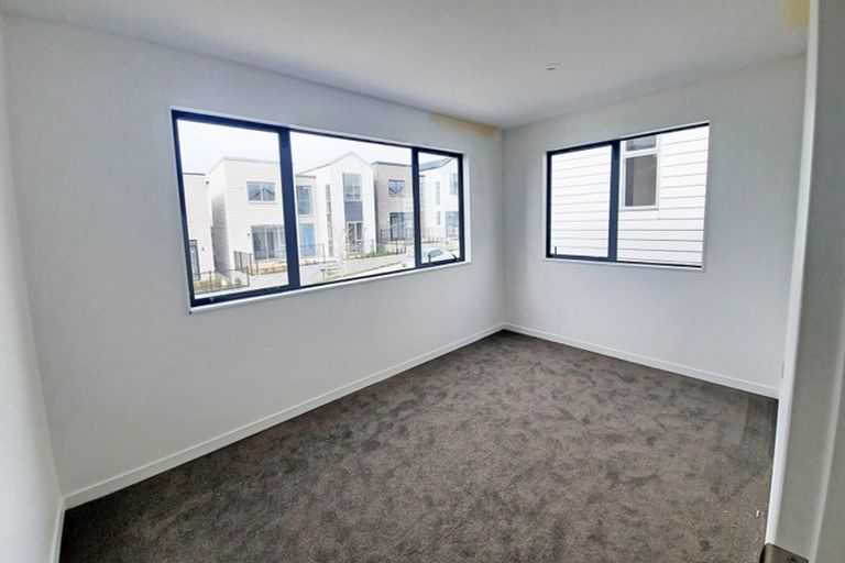 Photo of property in 1 Skua Road, Hobsonville, Auckland, 0616