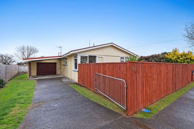 Photo of property in 9 Truby King Street, Merrilands, New Plymouth, 4312