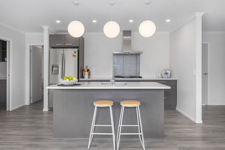 Photo of property in 22 Queen Charlotte Drive, Aotea, Porirua, 5024