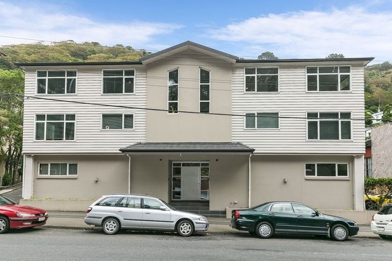 Photo of property in 12a Glenmore Street, Thorndon, Wellington, 6011