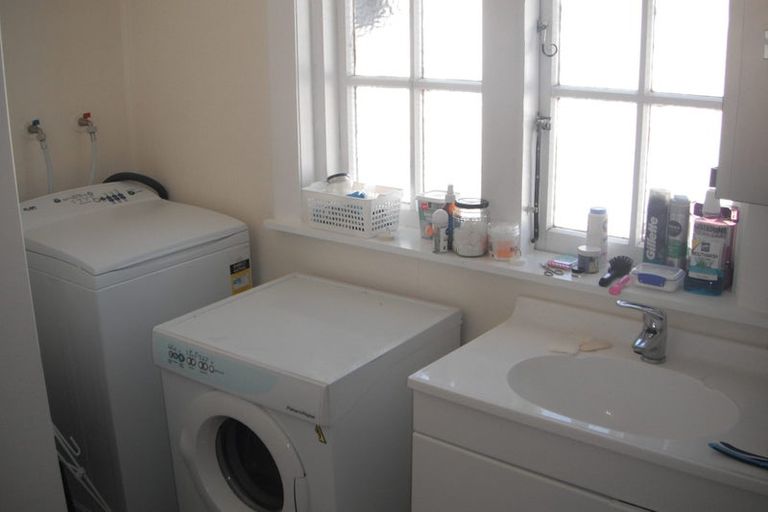 Photo of property in 46 Wright Street, Mount Cook, Wellington, 6021