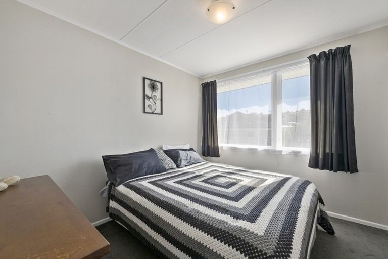 Photo of property in 39 Blueberry Grove, Timberlea, Upper Hutt, 5018