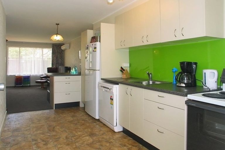 Photo of property in 5/35 Mana Esplanade, Paremata, Porirua, 5026