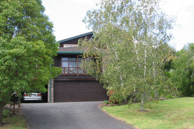 Photo of property in 12 Crown Hill Close, Forrest Hill, Auckland, 0620