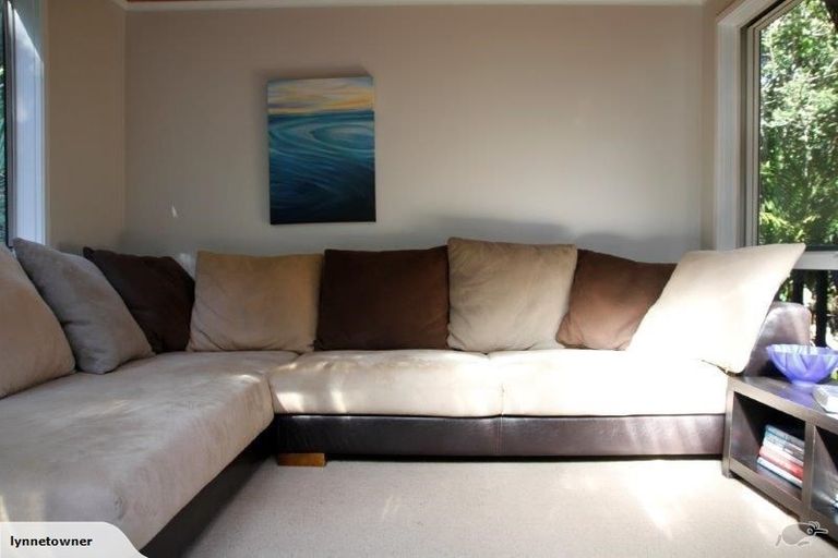 Photo of property in 10-12 Glenesk Road, Piha, New Lynn, 0772