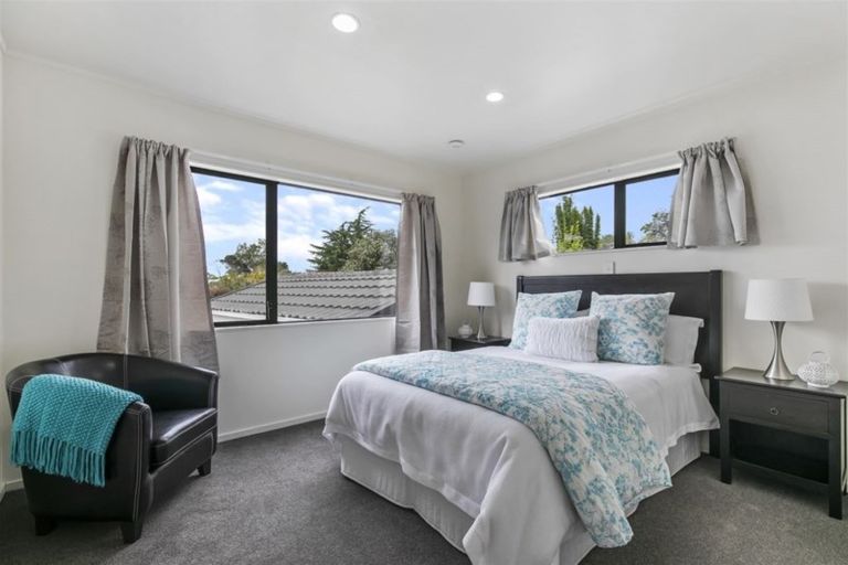 Photo of property in 29 Loughanure Place, Massey, Auckland, 0614