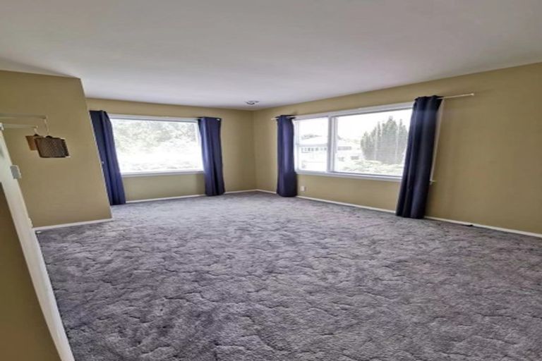 Photo of property in 17 Bateman Avenue, Bryndwr, Christchurch, 8053