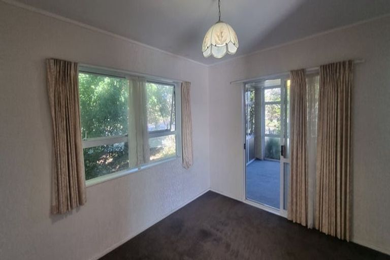 Photo of property in 2 Kerlin Crescent, West Harbour, Auckland, 0618