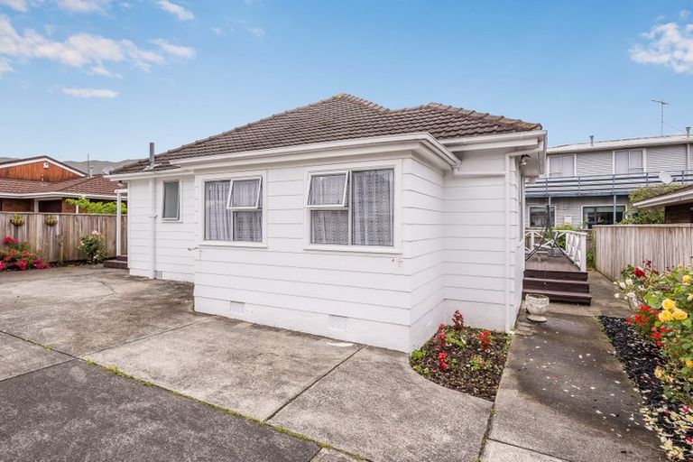 Photo of property in 2/147 Stokes Valley, Stokes Valley, Lower Hutt, 5019