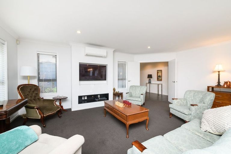 Photo of property in 44 Chestnut Close, Kelvin Grove, Palmerston North, 4414