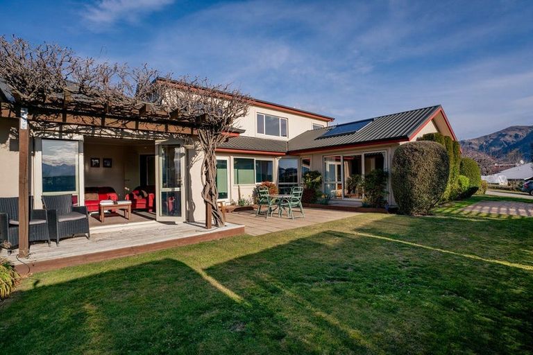 Photo of property in 9 Bob Lee Place, Wanaka, 9305